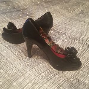 Gorgeous black heels